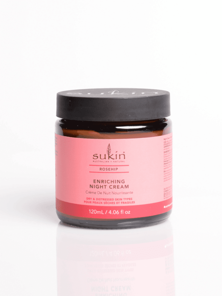 Sukin Rosehip natcreme i brunt glaskrukke med pink label og sort låg, 120 ml