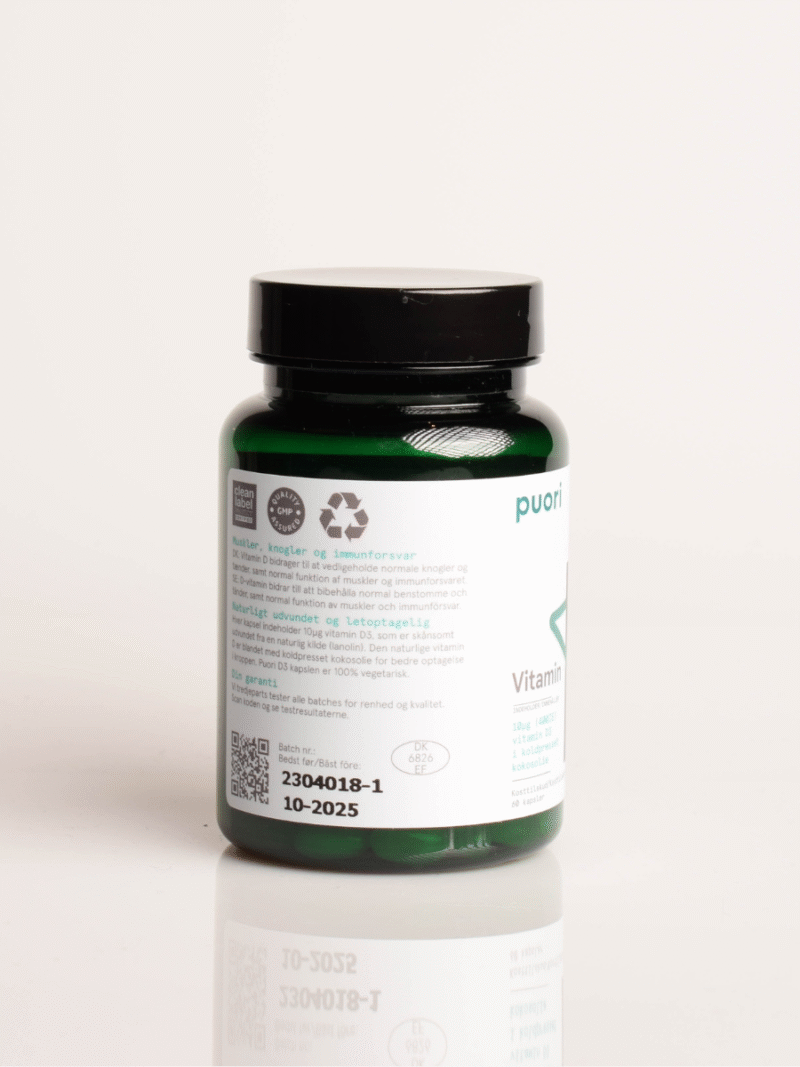 Grüne Puori Flasche mit schwarzem Deckel und weißem Etikett für Vitamin-D-Kapseln