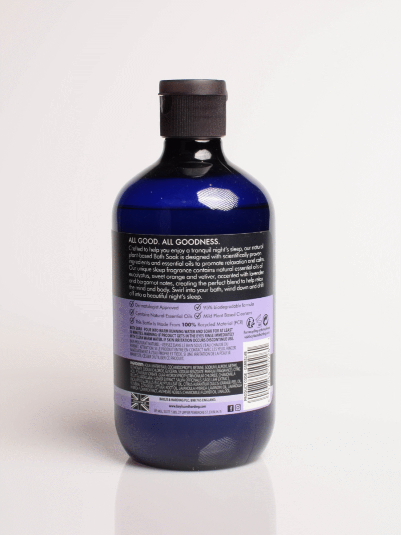 Sleep Lavender & Bergamot, veganer natürlicher Badeschaum in blauer Flasche mit schwarzem Deckel und Etikett